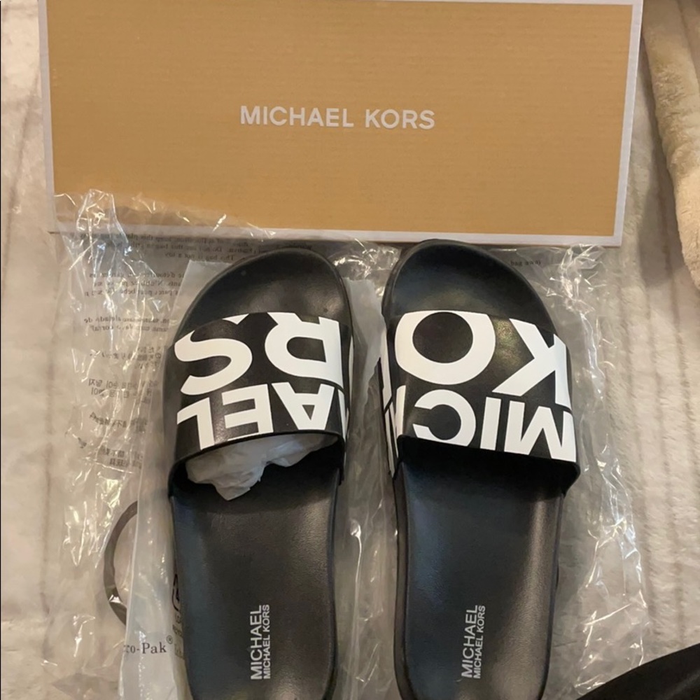 Michael Kors Gilmore Slides